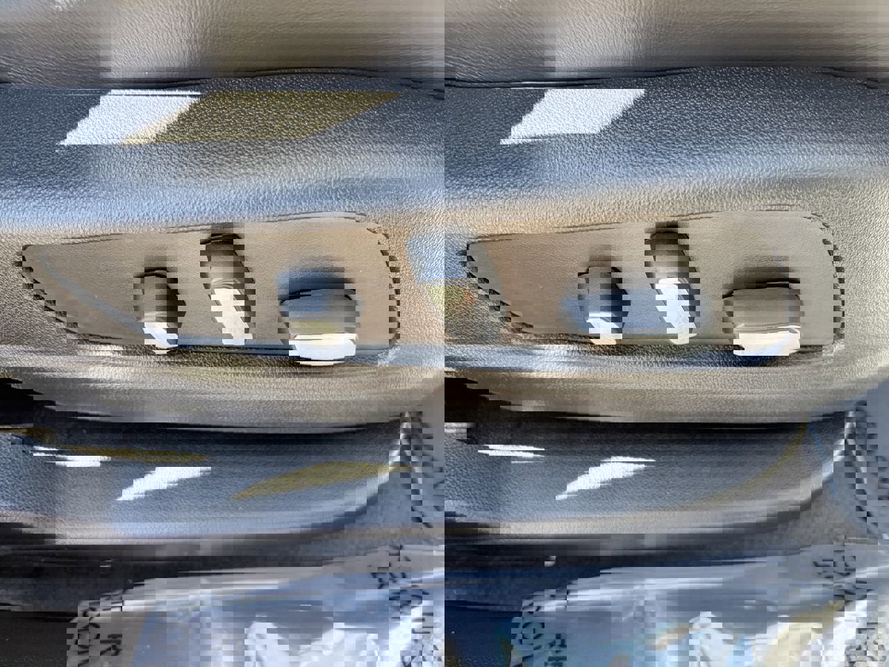 Certified 2025 Cadillac XT6 Premium Luxury w/ Platinum Package image 12