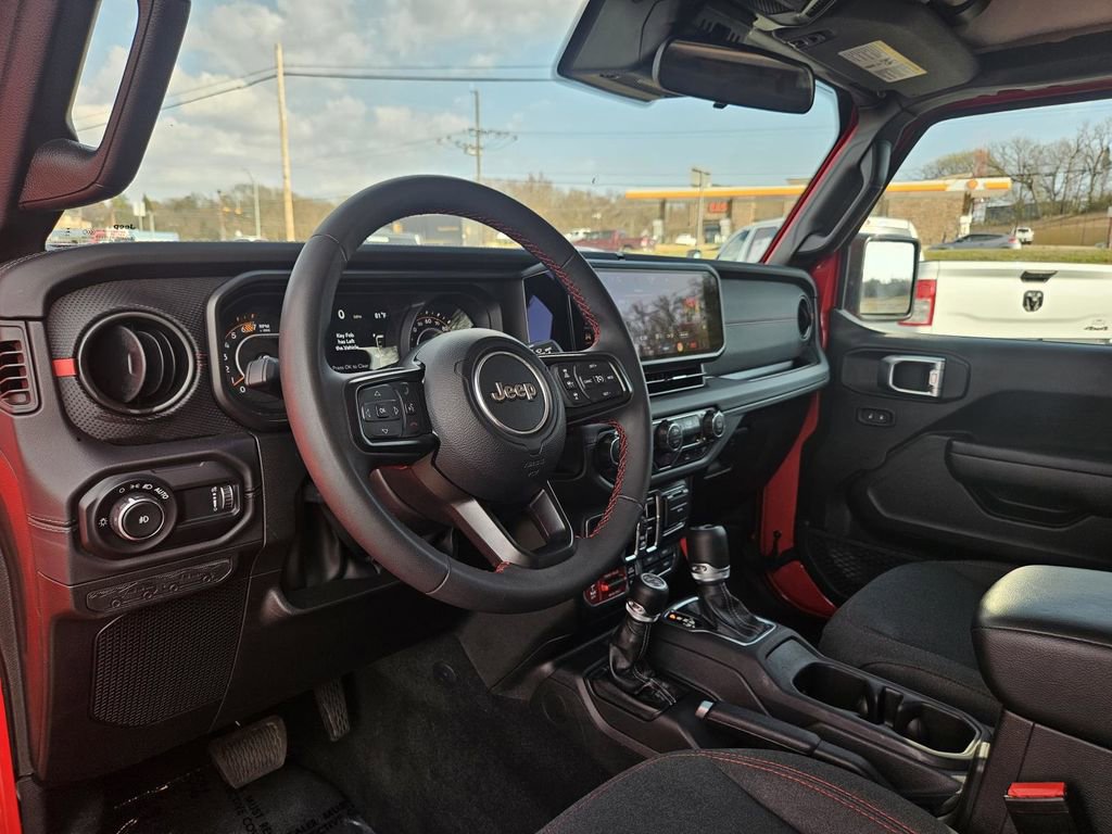 Used 2025 Jeep Wrangler Unlimited Rubicon image 11