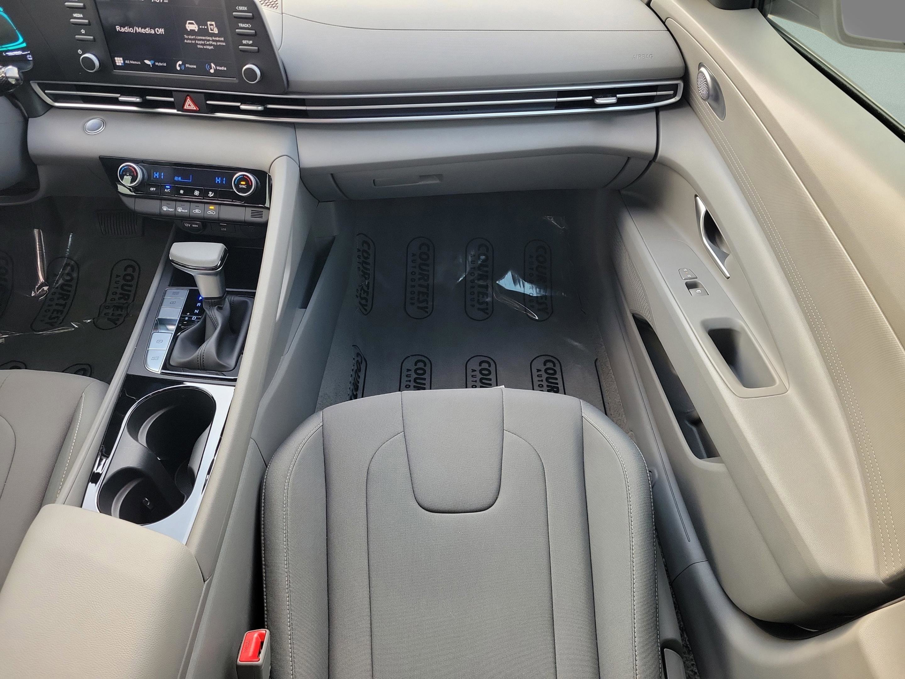 Used 2025 Hyundai Elantra Hybrid FWD image 22