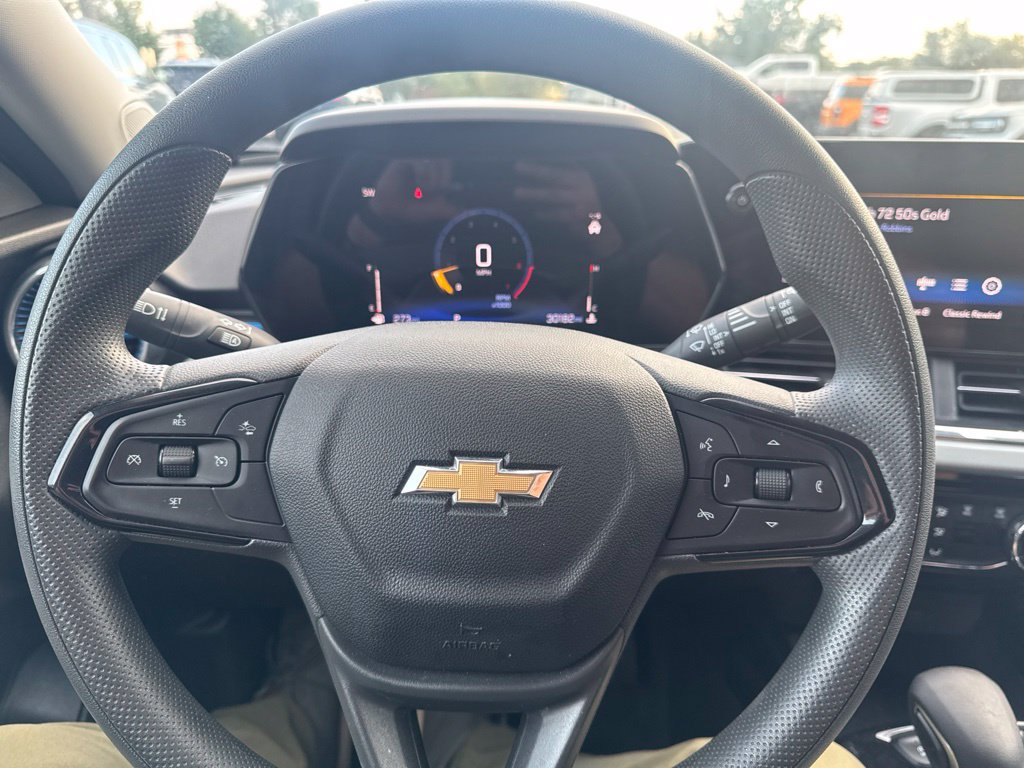 Used 2025 Chevrolet Trax LT FWD image 15