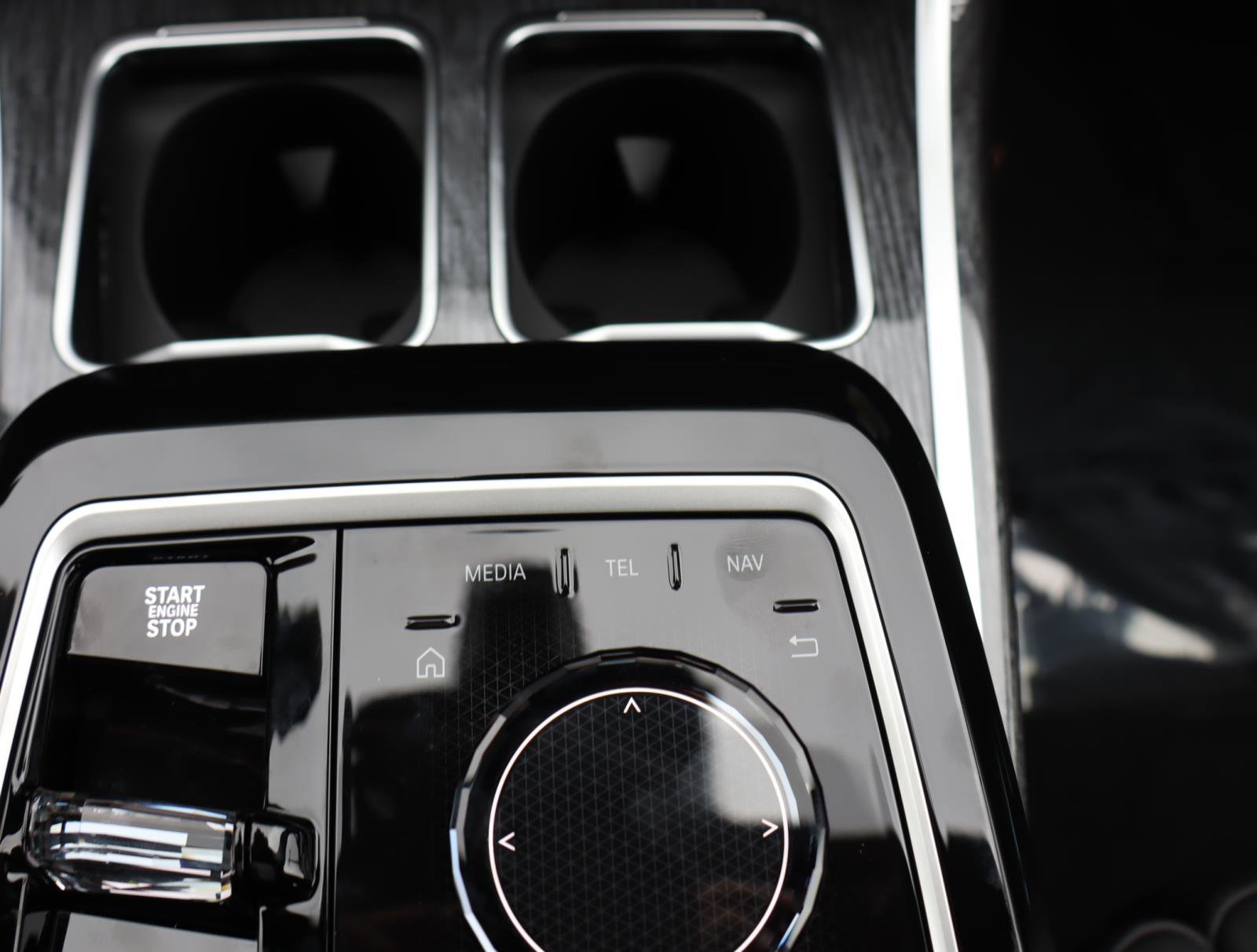 New 2026 BMW 750e xDrive w/ Executive Package image 29