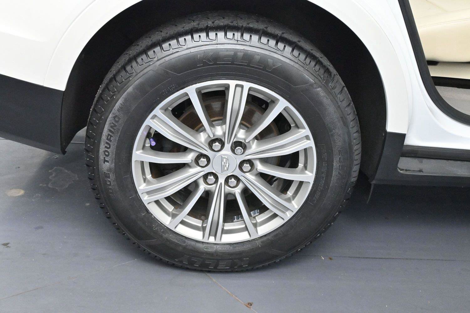 Used 2017 Cadillac XT5 Luxury w/ Driver Awareness Package FWD image 39