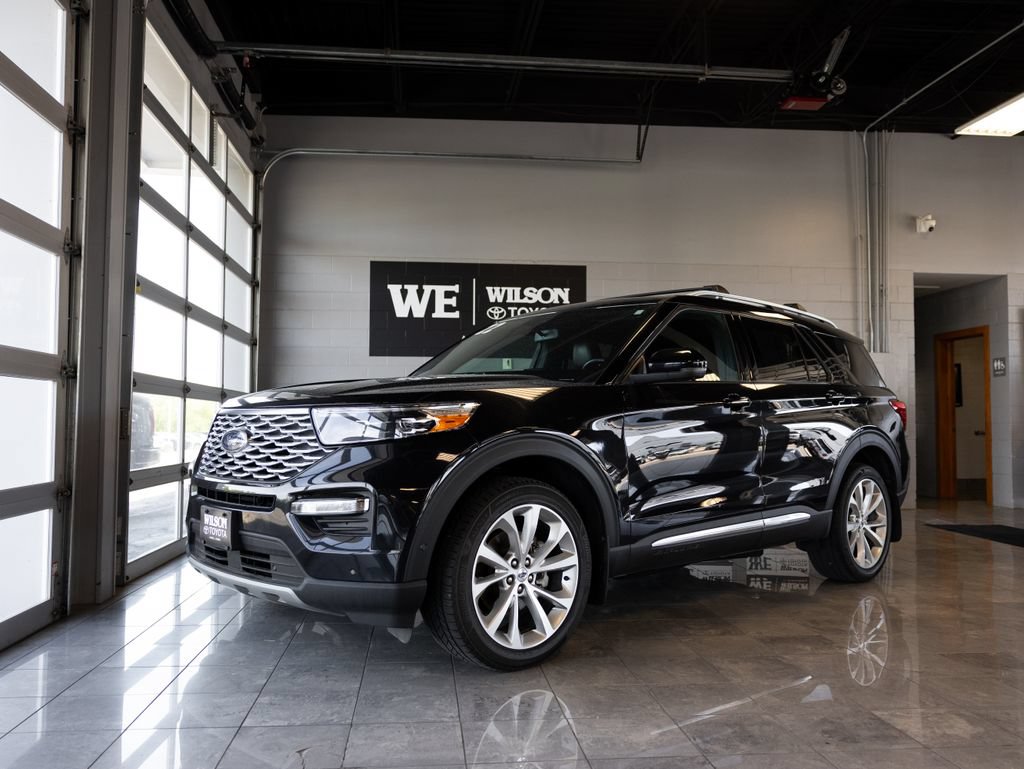Used 2022 Ford Explorer Platinum w/ Equipment Group 601A AWD/4WD image 2