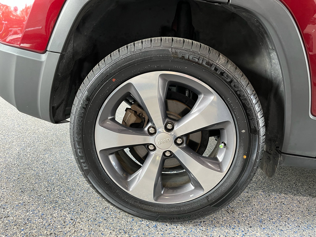 Used 2019 Jeep Cherokee Limited image 36