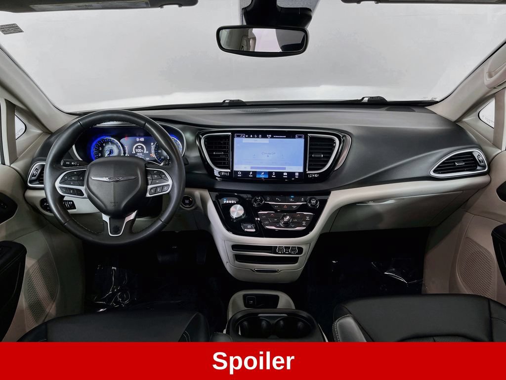 Used 2024 Chrysler Pacifica Touring-L FWD image 11