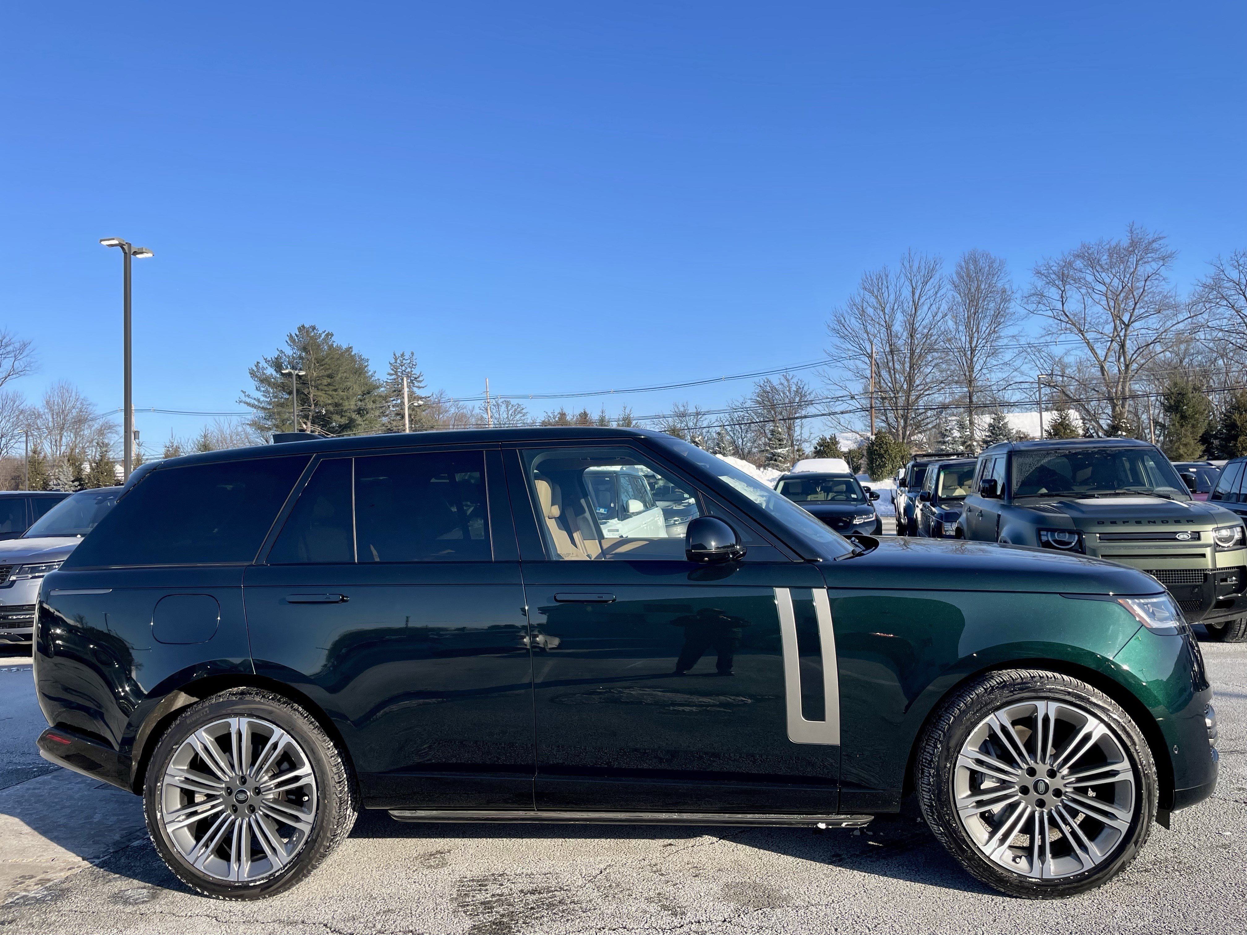 Used 2024 Land Rover Range Rover SE image 4