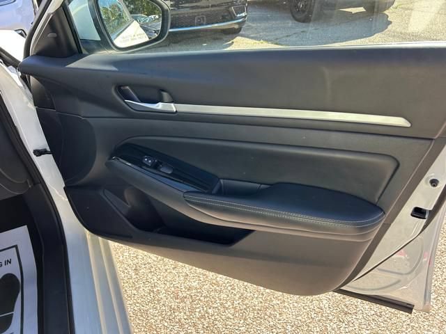 Used 2023 Nissan Altima 2.5 SV FWD image 30