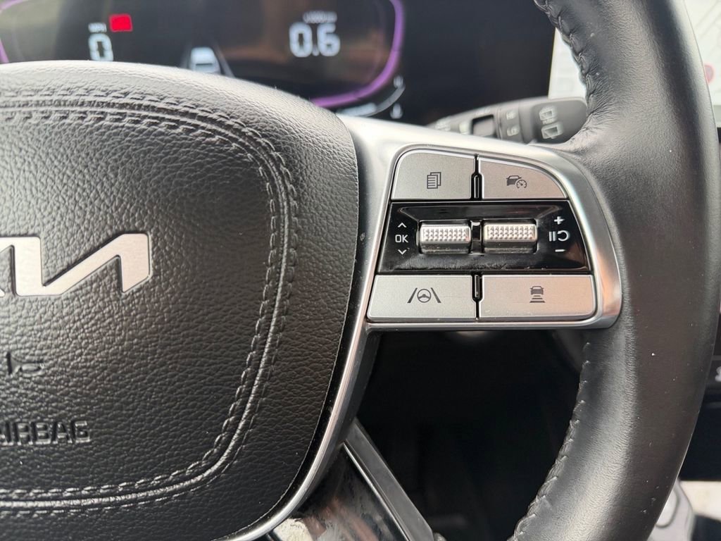 Used 2023 Kia Telluride EX w/ EX Captain's Chair Package image 23