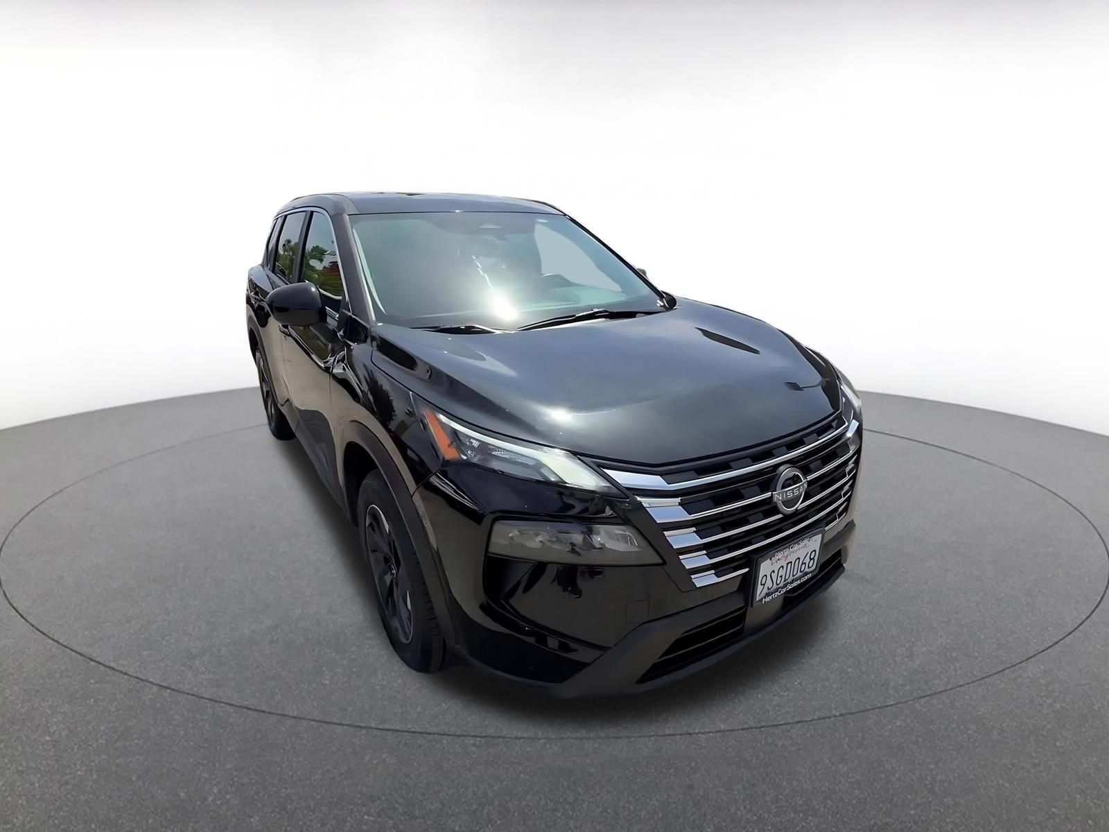 Used 2025 Nissan Rogue SV FWD image 3