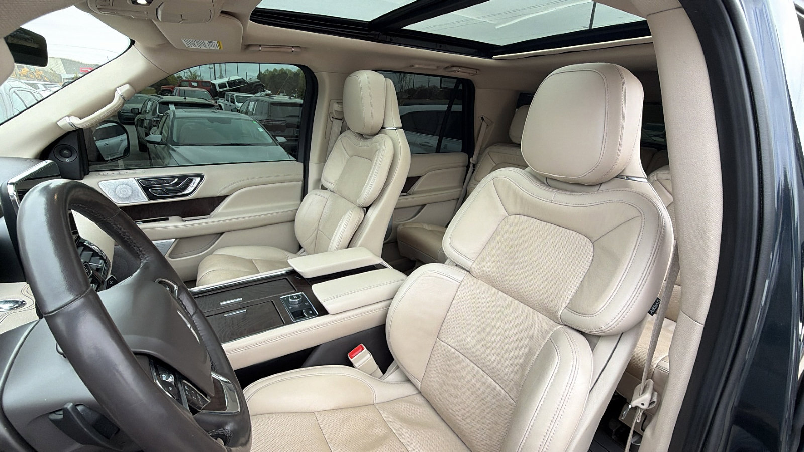 Used 2021 Lincoln Navigator Reserve w/ Luxury Package image 17