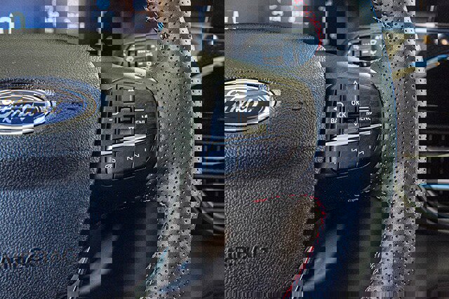 Used 2025 Ford Escape ST-Line w/ Cold Weather Package image 10