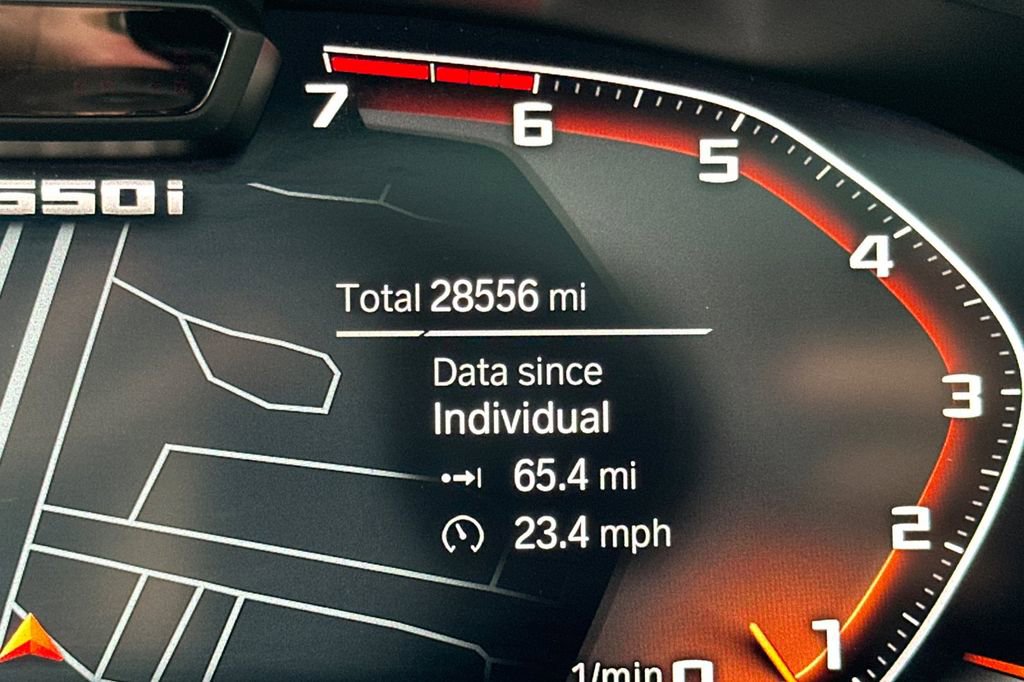 Used 2022 BMW M550i xDrive M550i xDrive w/ Dynamic Handling Package image 30