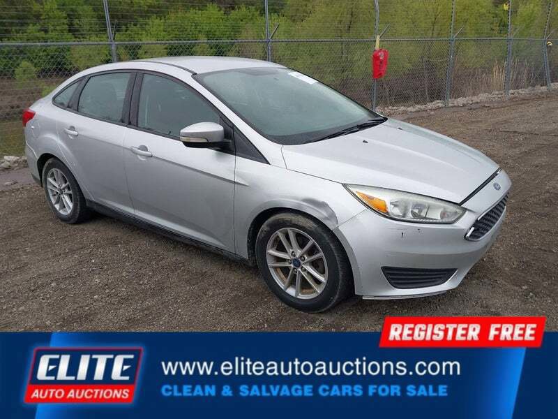 Used 2017 Ford Focus SE FWD image 2