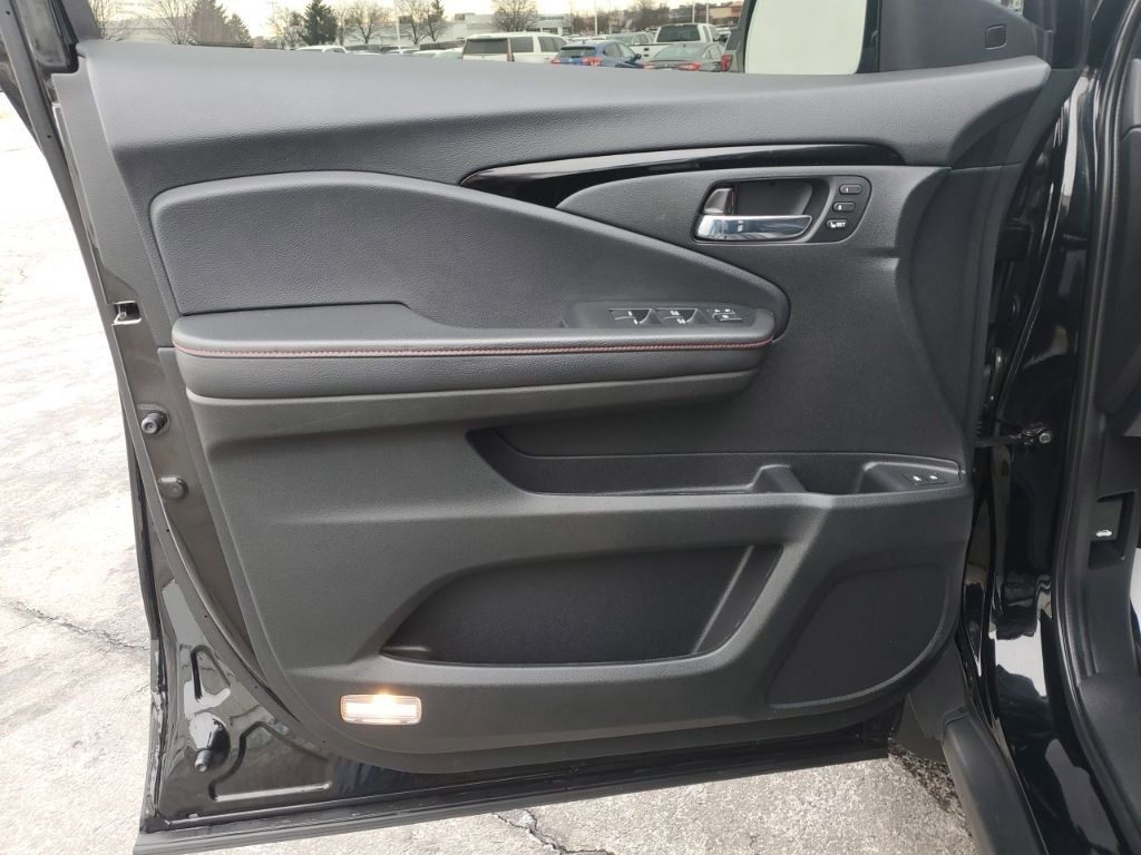 Used 2020 Honda Pilot Black Edition image 32