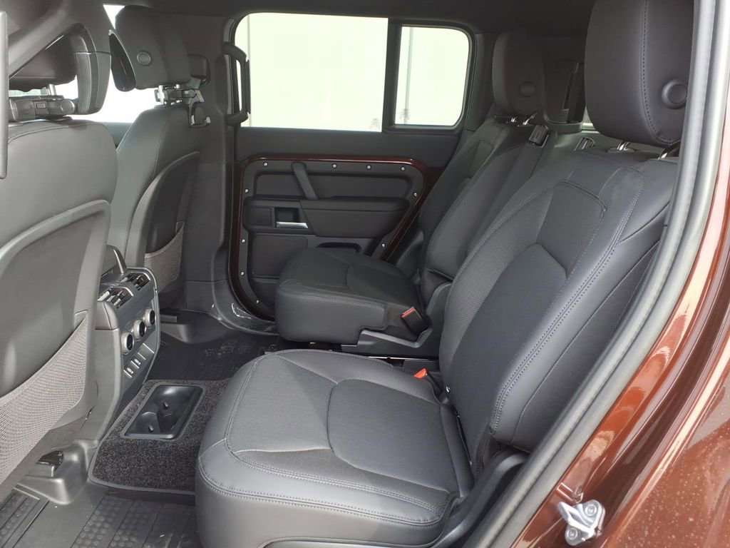 New 2026 Land Rover Defender 130 X-Dynamic SE AWD/4WD image 8