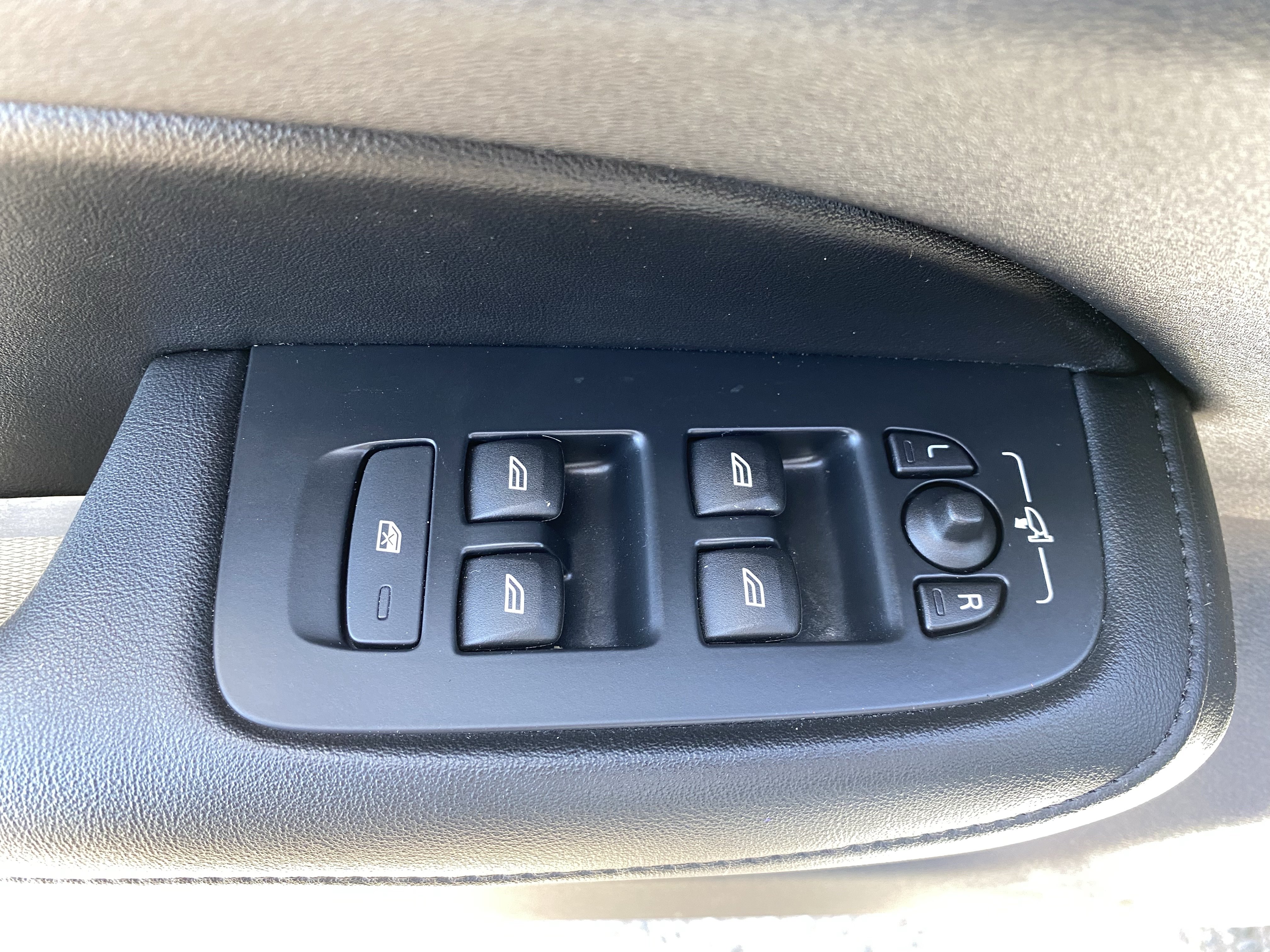 Used 2024 Volvo S60 B5 Core AWD/4WD image 18