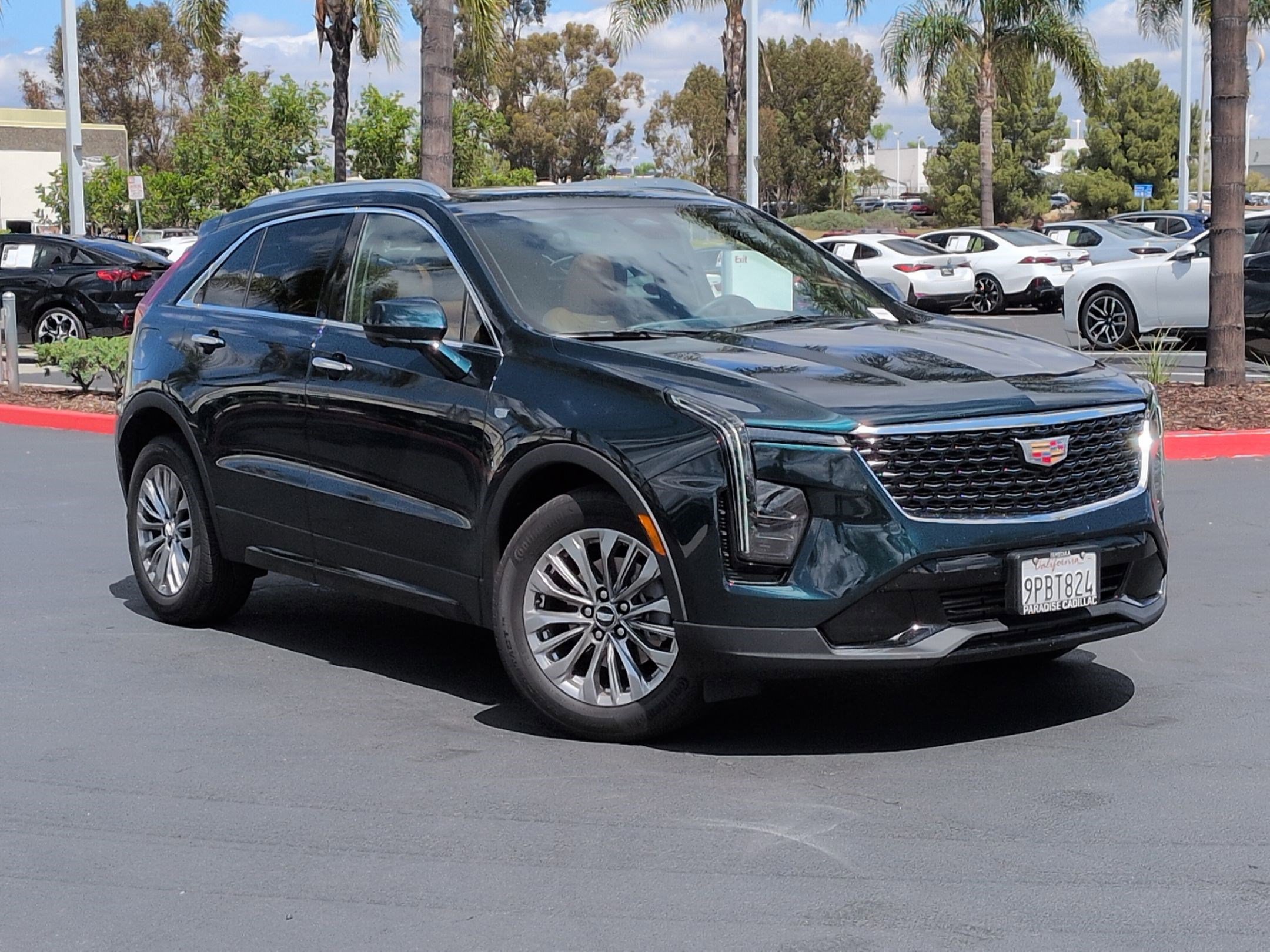 Used 2025 Cadillac XT4 Premium Luxury w/ Technology Package image 2