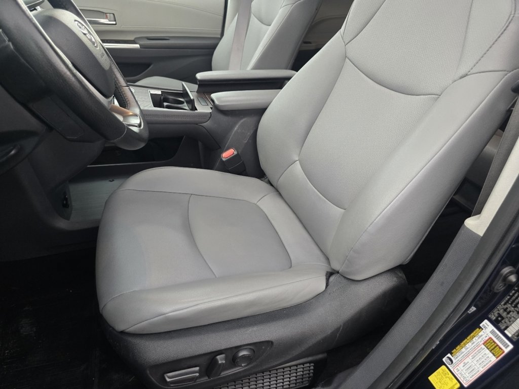 Certified 2024 Toyota Sienna XLE FWD image 24