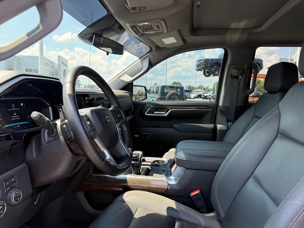 Used 2026 Chevrolet Silverado 1500 LT Trail Boss w/ LT Trail Boss Premium Package AWD/4WD image 4