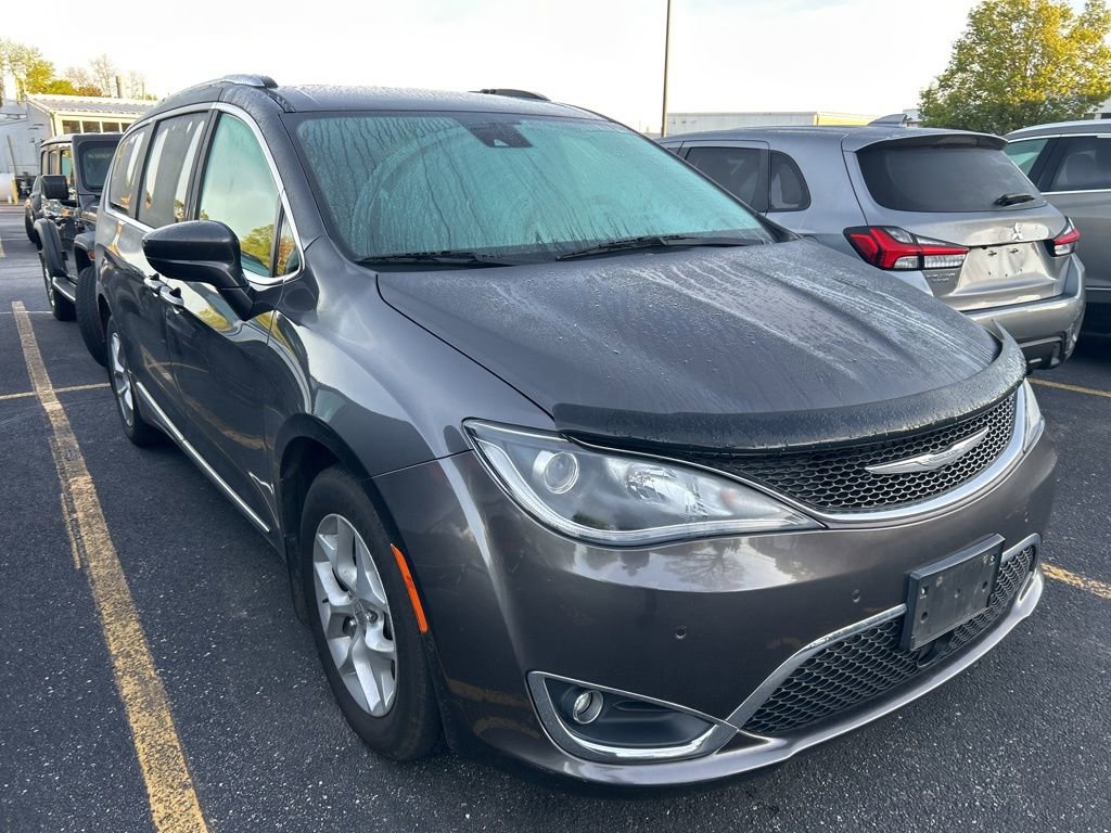 Used 2017 Chrysler Pacifica Touring-L Plus w/ Advanced Safetytec Group FWD image 5