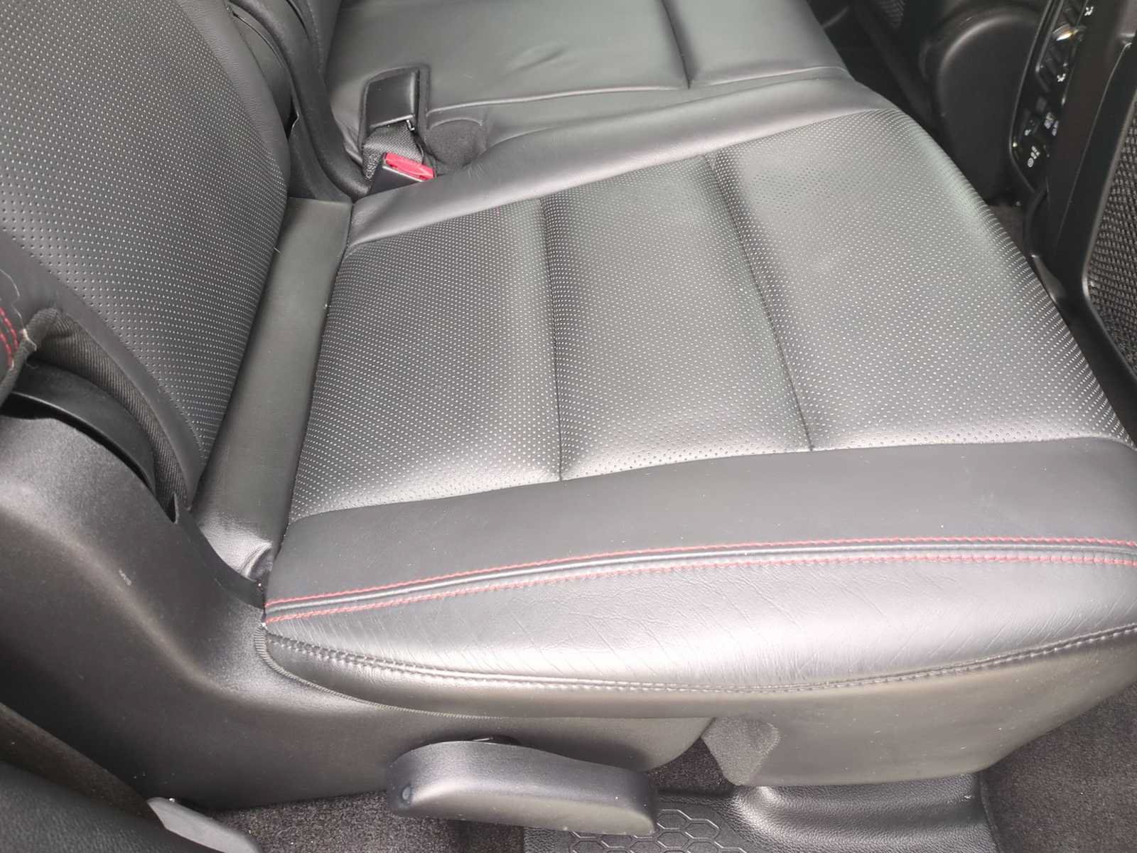 Used 2018 Dodge Durango R/T w/ Blacktop Package AWD/4WD image 28