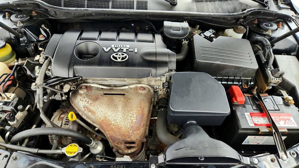 Used 2010 Toyota Camry LE FWD image 25