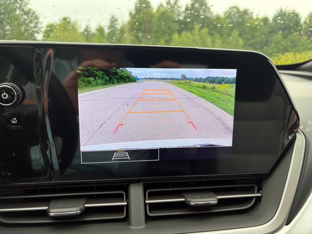 New 2026 Chevrolet Trax RS w/ Sunroof Package FWD image 4