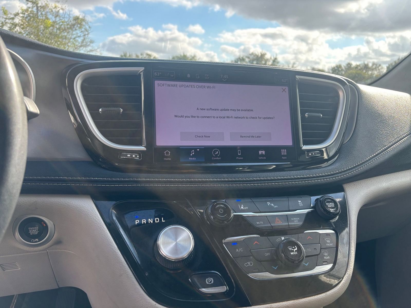 Used 2023 Chrysler Pacifica Touring-L image 42