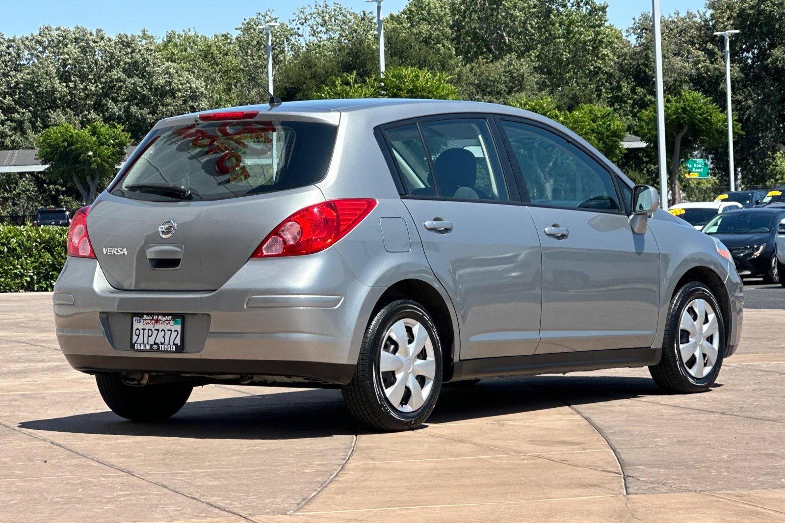 Used 2012 Nissan Versa 1.8 S FWD image 4
