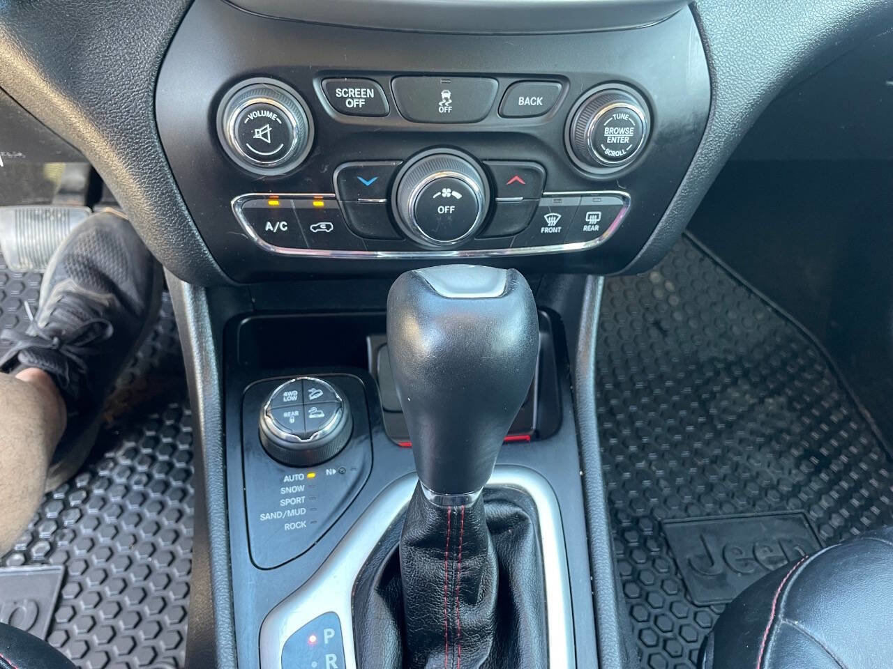 Used 2014 Jeep Cherokee Trailhawk w/ Leather Interior Group image 25