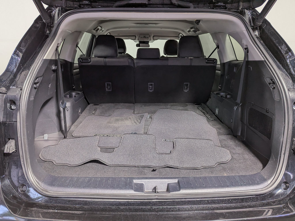 Used 2021 Toyota Highlander LE AWD/4WD image 47
