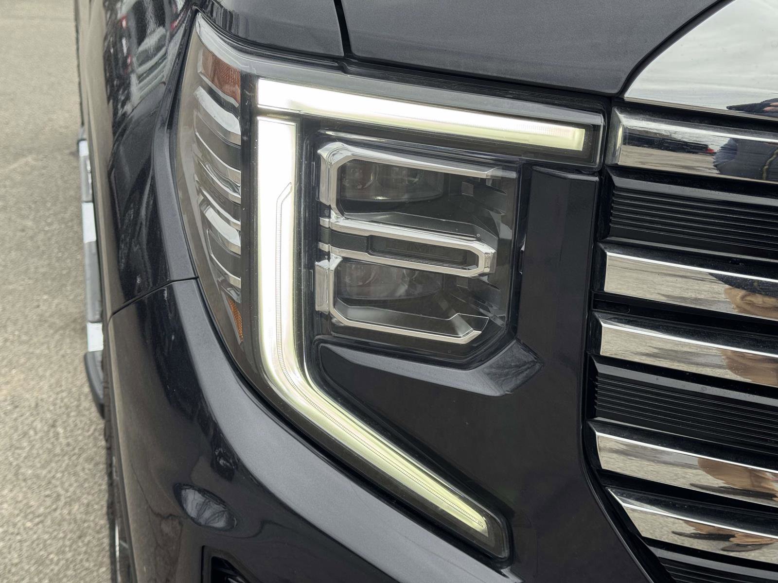 Used 2023 GMC Sierra 1500 SLT w/ SLT Premium Package AWD/4WD image 7