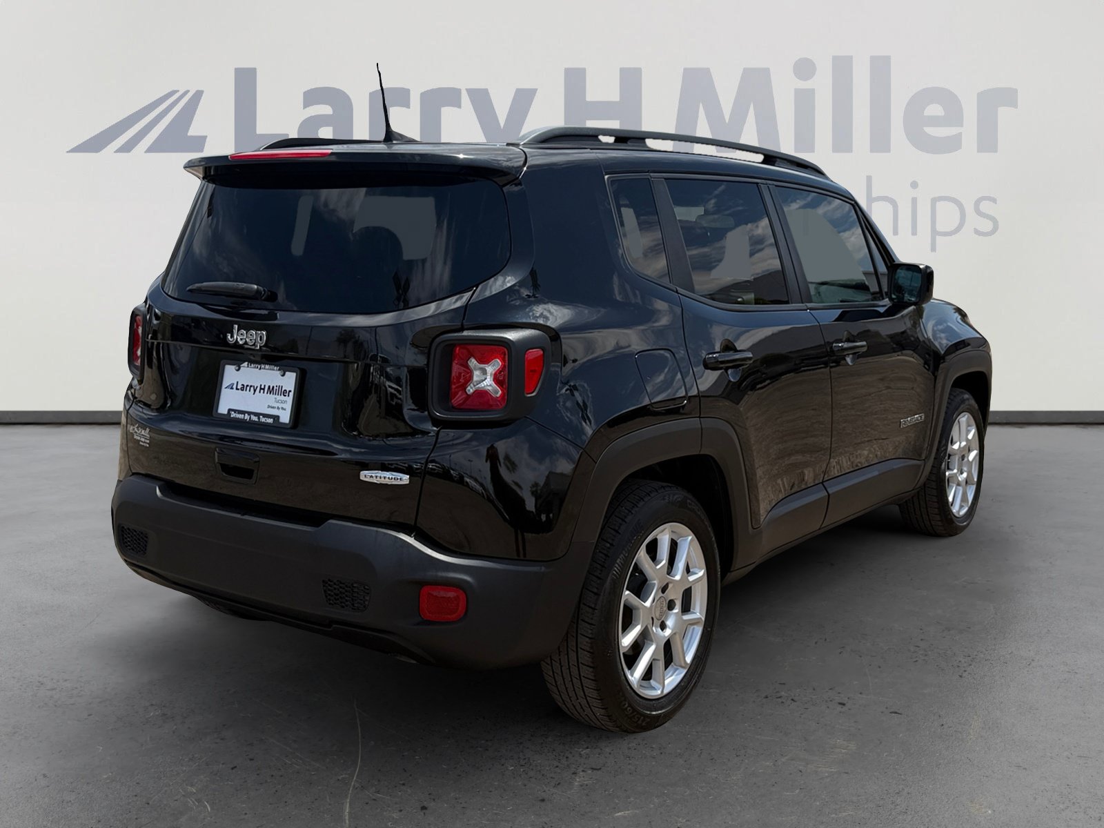 Used 2019 Jeep Renegade Latitude FWD image 5