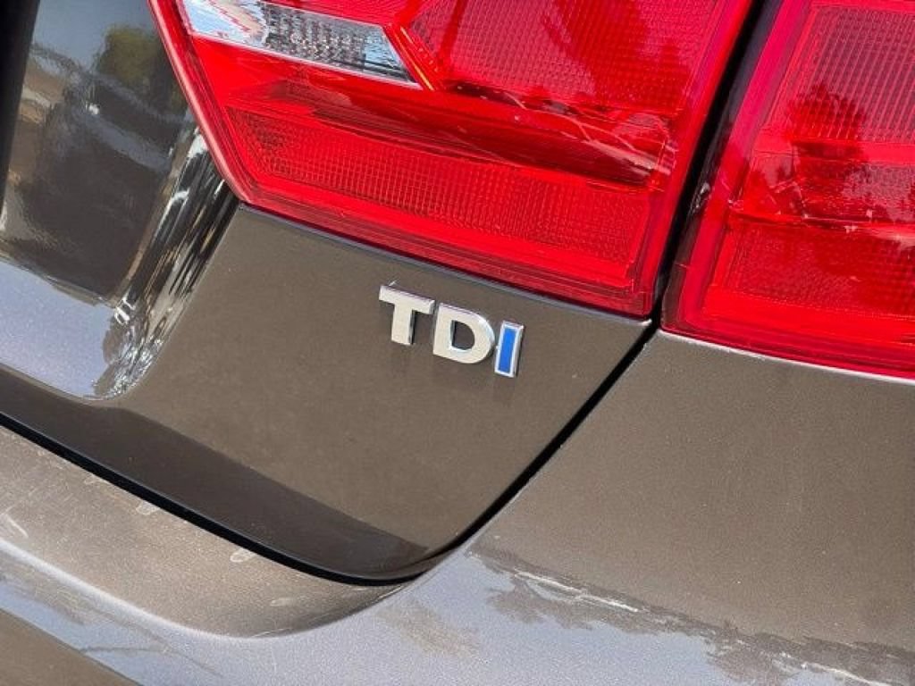 Used 2014 Volkswagen Jetta TDI FWD image 25