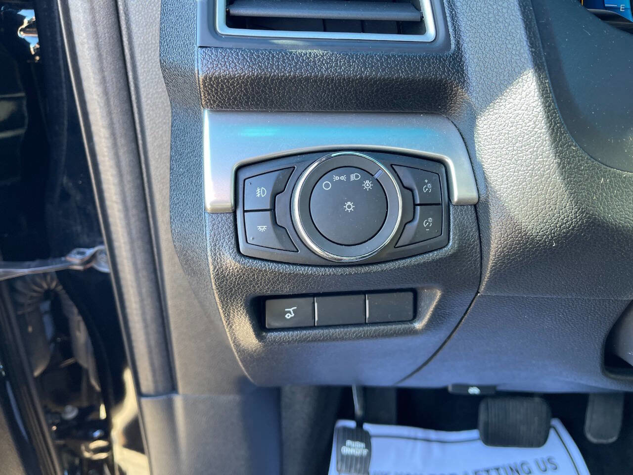 Used 2017 Ford Explorer XLT w/ Equipment Group 202A image 18