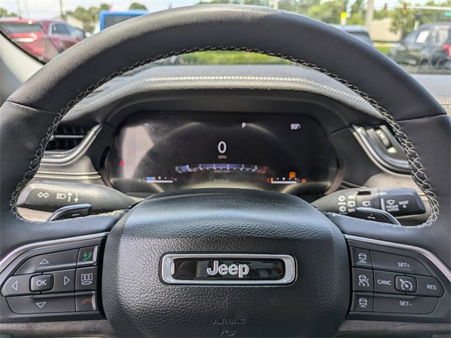 Used 2023 Jeep Grand Cherokee L Limited image 27