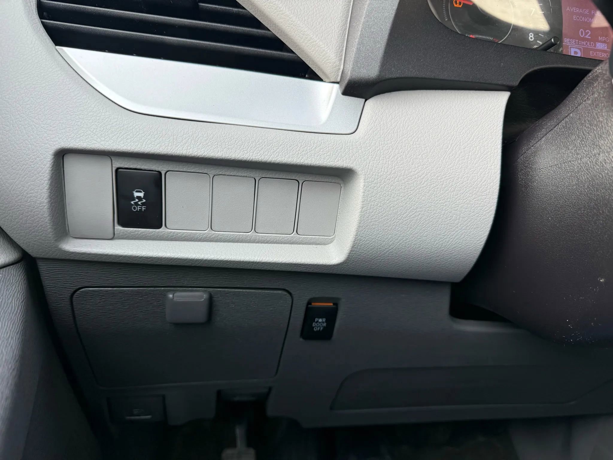 Used 2017 Toyota Sienna LE AWD/4WD image 14
