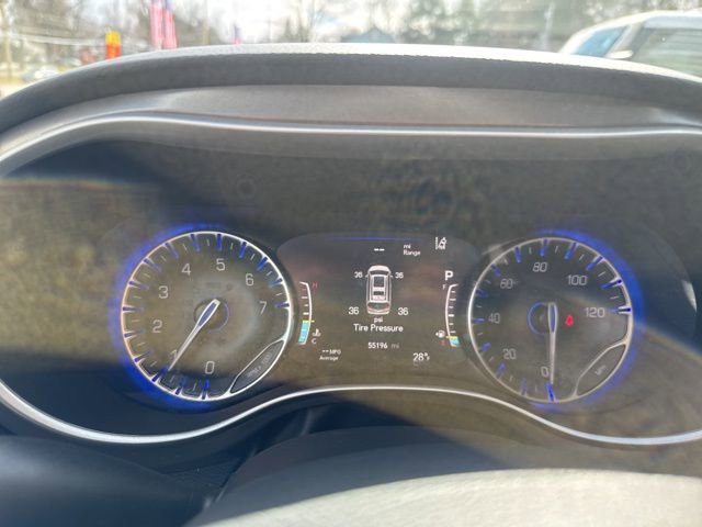 Used 2023 Chrysler Pacifica Touring-L image 25