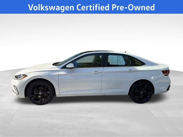 Certified 2025 Volkswagen Jetta SE image 2