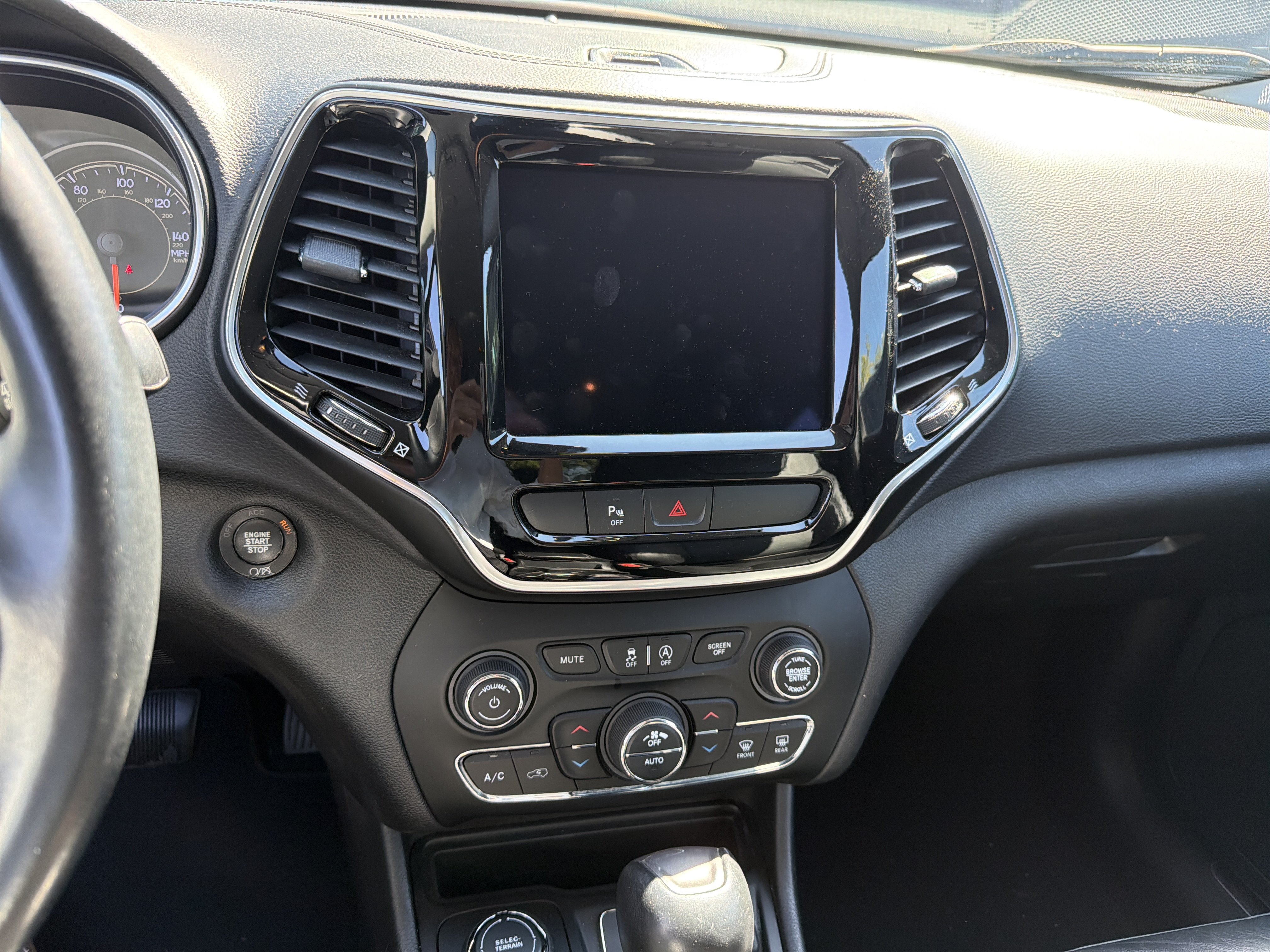 Used 2019 Jeep Cherokee Limited AWD/4WD image 13