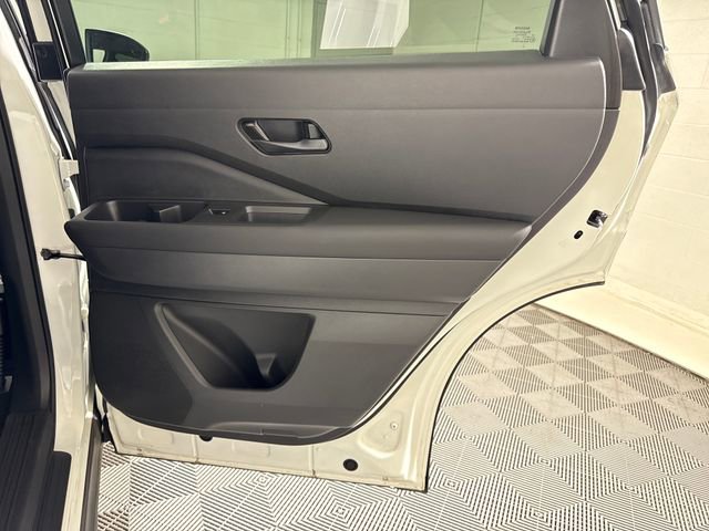 Used 2024 Nissan Pathfinder S AWD/4WD image 16