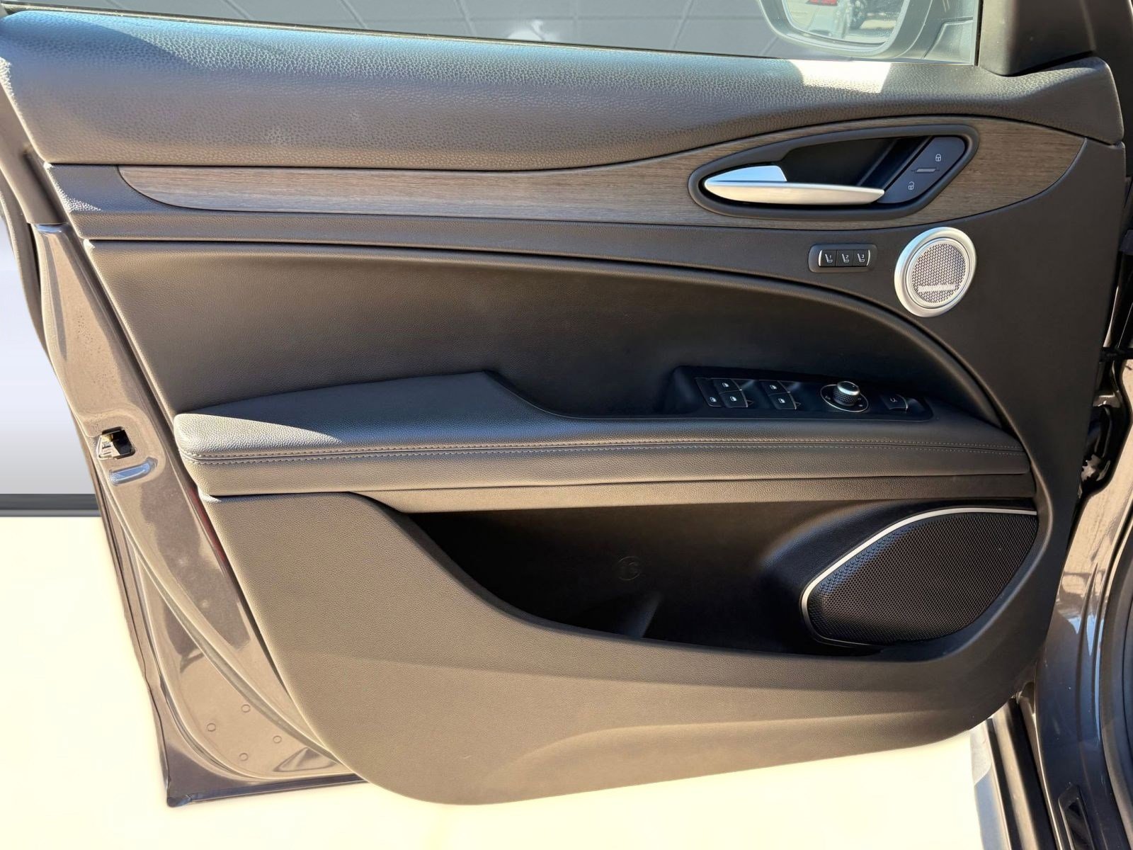 Used 2019 Alfa Romeo Stelvio Ti image 21