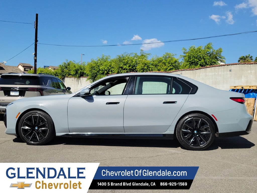 Used 2023 BMW 740i w/ Parking Assistance Package RWD image 6