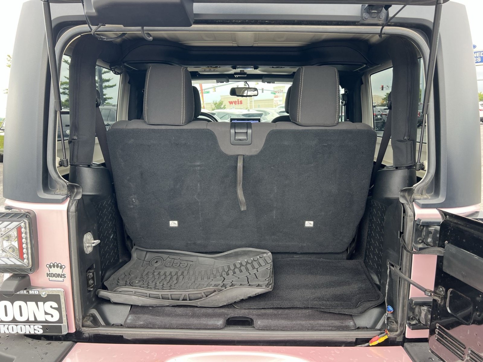 Used 2017 Jeep Wrangler Sahara w/ Connectivity Group AWD/4WD image 24