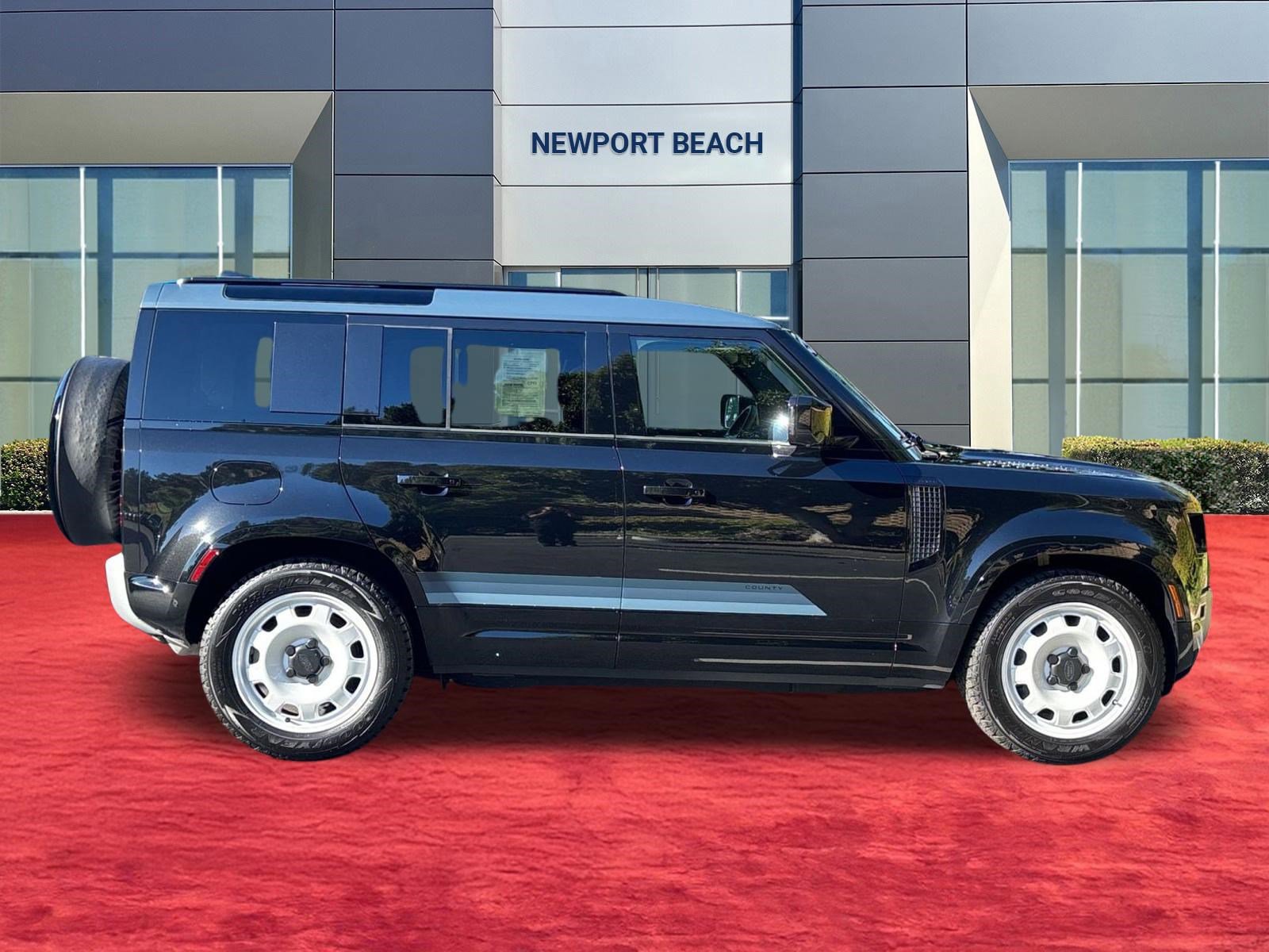 Used 2025 Land Rover Defender 110 S image 8