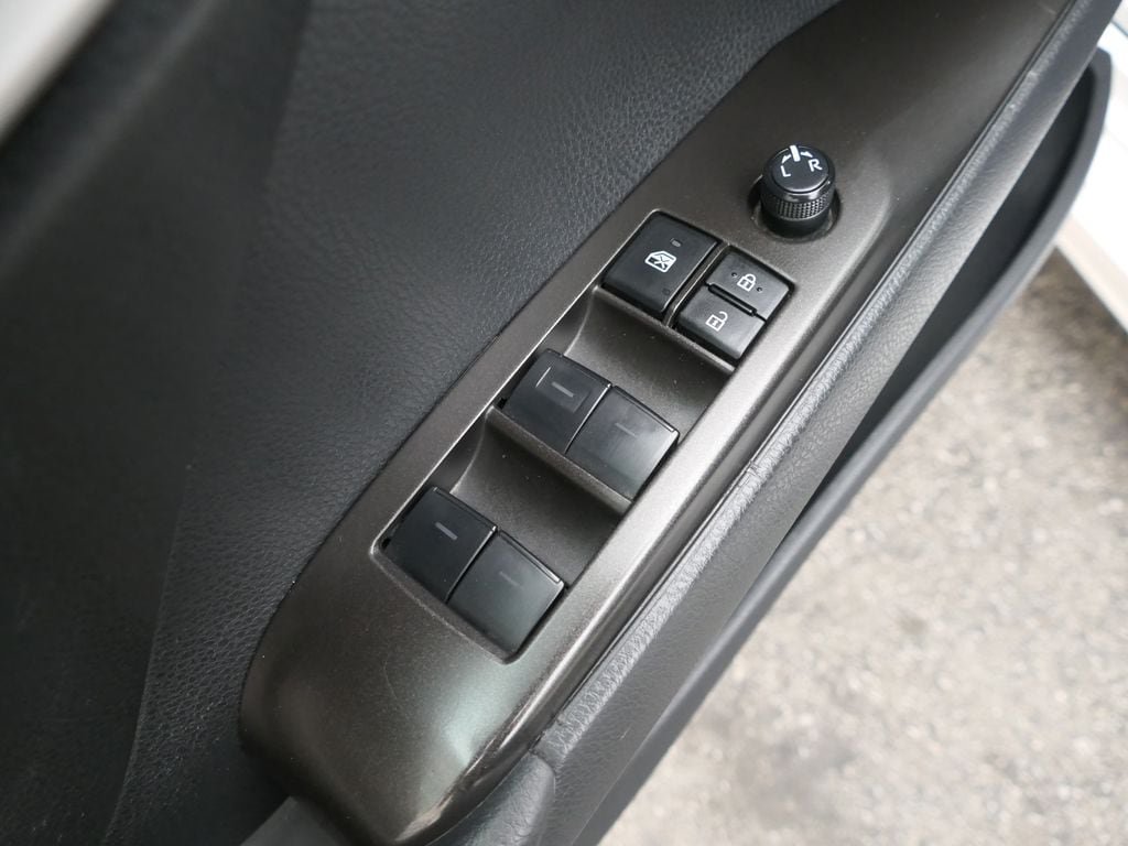 Used 2024 Toyota Camry SE FWD image 13