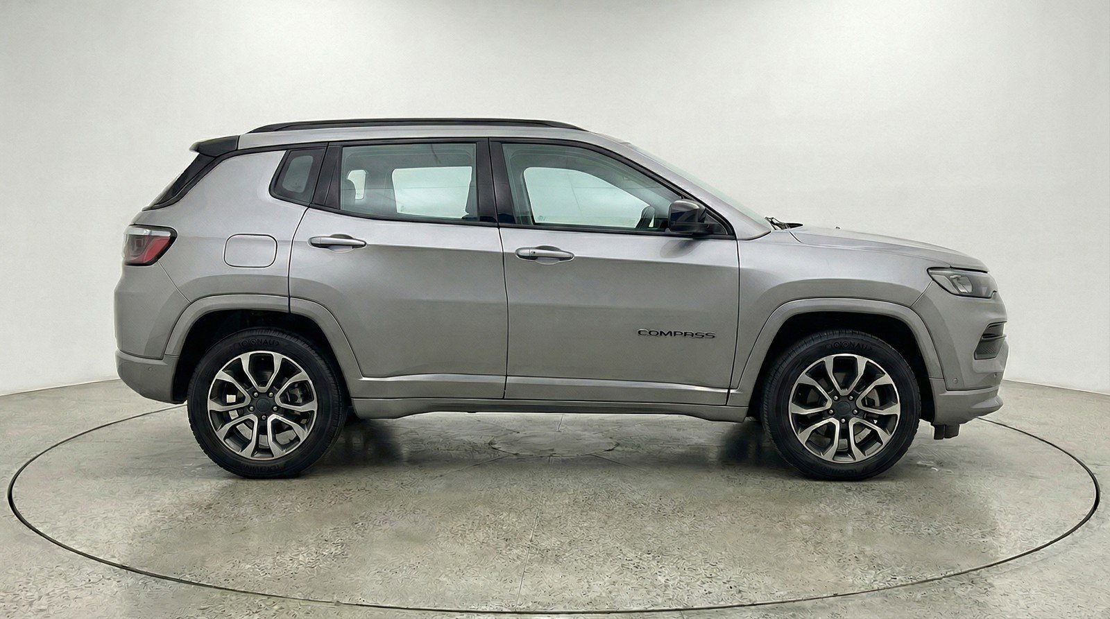 Used 2025 Jeep Compass Limited image 11