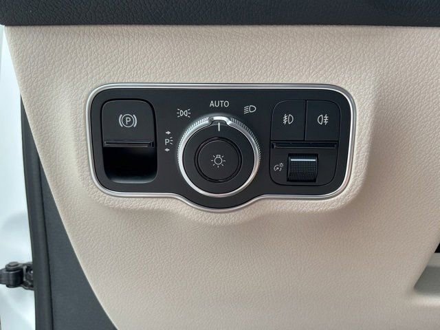 New 2025 Mercedes-Benz GLB 250 image 26