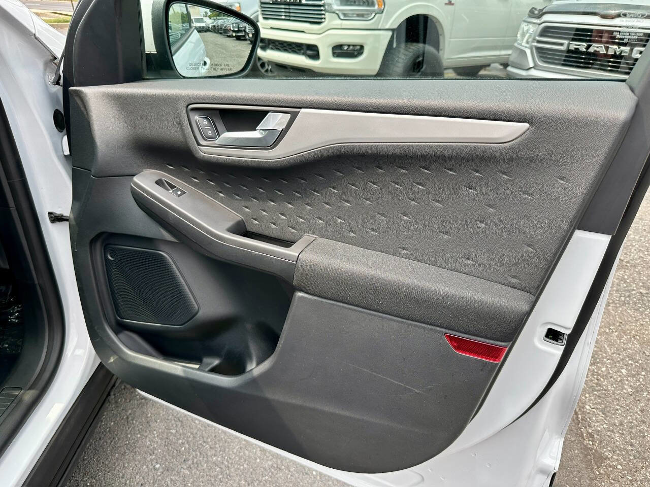 Used 2020 Ford Escape SE image 14