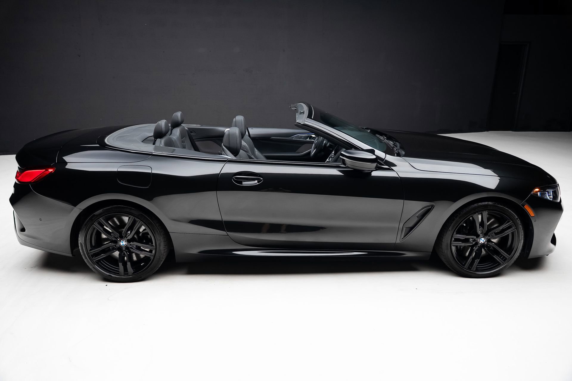 Used 2023 BMW M850i xDrive Convertible w/ M Sport Professional Package image 37